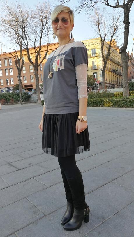 Sudadera plumas y falda de tul de noodles Sudadera plumas y falda de tul de noodles