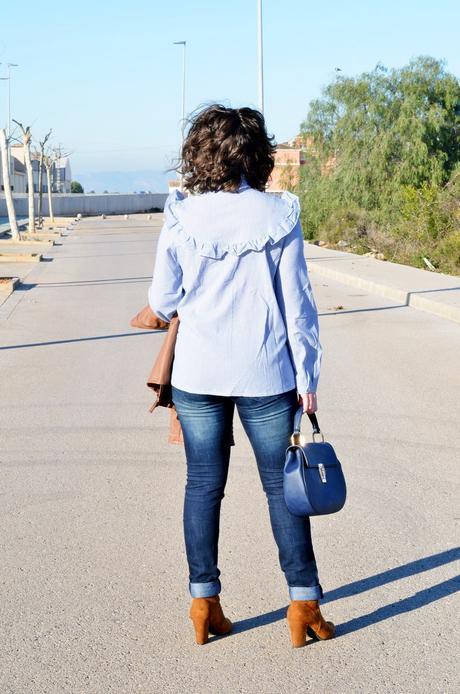 Blusa bordada y con volantes