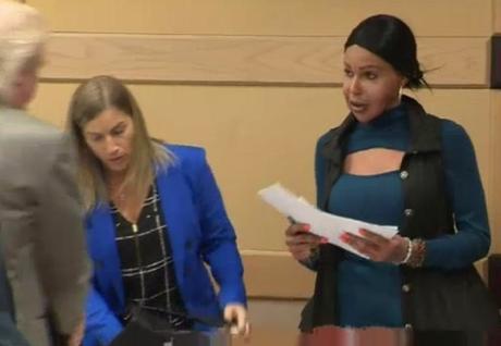 Transgénero acusada de inyectar cemento en los glúteos llega acuerdo con la justicia