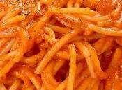 Espaguetis rojos tomate