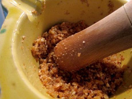 Rape guisado con almejas y almendras