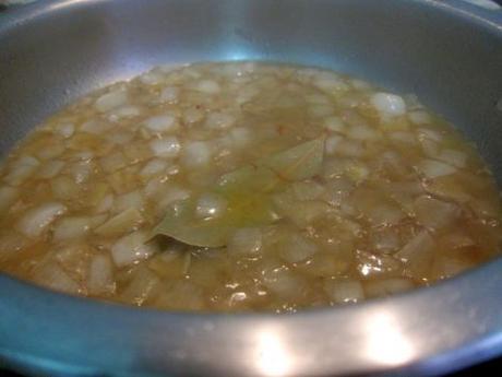 Rape guisado con almejas y almendras