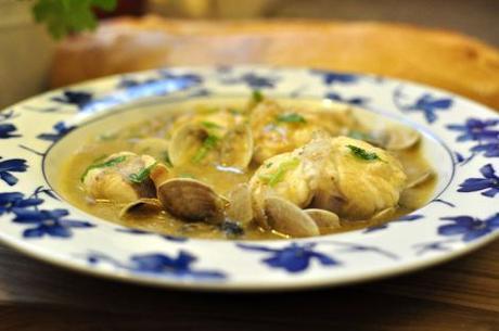 Rape guisado con almejas y almendras