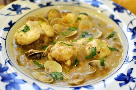 Rape guisado con almejas y almendras