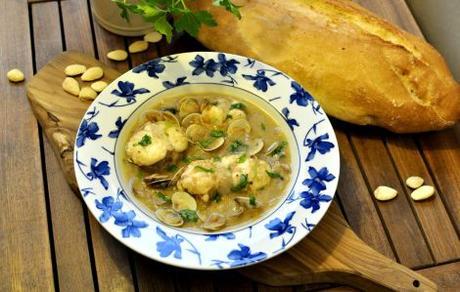 Rape guisado con almejas y almendras