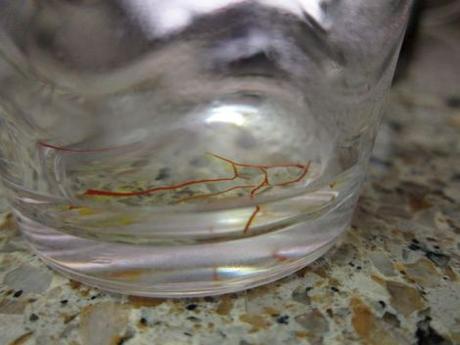 Rape guisado con almejas y almendras