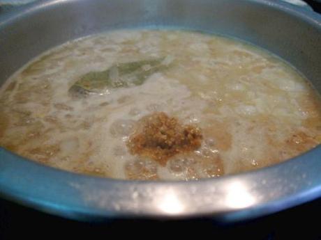 Rape guisado con almejas y almendras