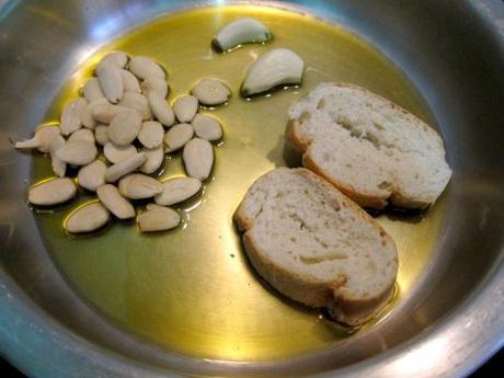 Rape guisado con almejas y almendras