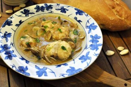 Rape guisado con almejas y almendras