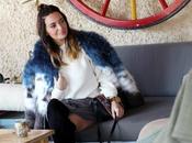 Como combinar falda ante gris