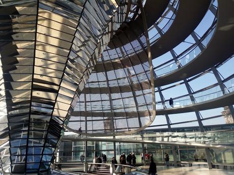 BERLIN: COMER EN EL BUNDESTAG