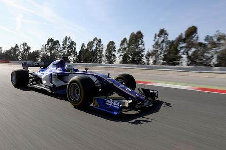 El C36 de Sauber ya rueda en el circuito de Barcelona