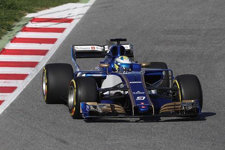 El C36 de Sauber ya rueda en el circuito de Barcelona