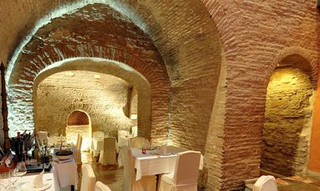 Los baños árabes del Mesón del Moro.