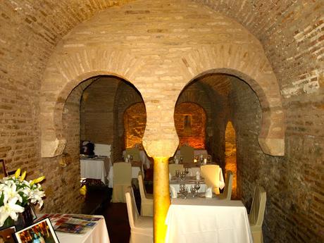 Los baños árabes del Mesón del Moro.