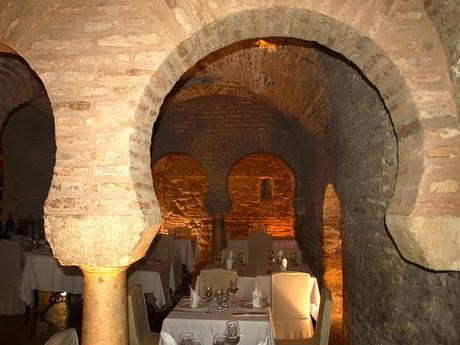 Los baños árabes del Mesón del Moro.