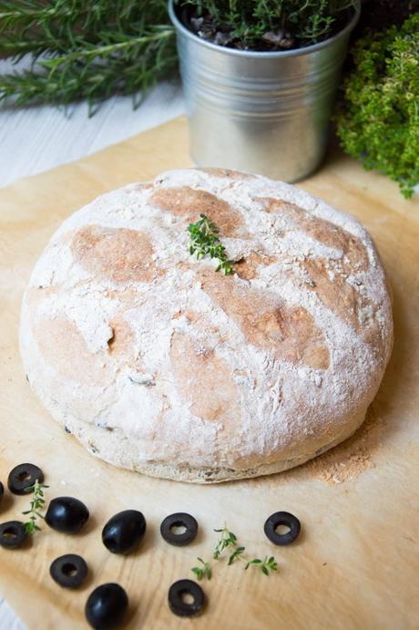 Pan de aceitunas negras y tomillo Pan de aceitunas negras y tomillo