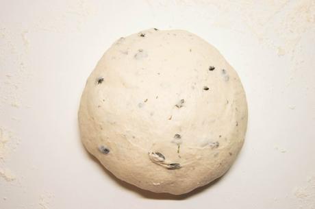 Pan de aceitunas negras y tomillo Pan de aceitunas negras y tomillo