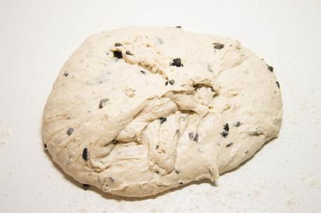 Pan de aceitunas negras y tomillo Pan de aceitunas negras y tomillo