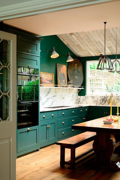 Deep kitchen. Un toque muy fuerte de color Deep kitchen. Un toque muy fuerte de color