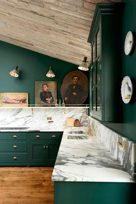 Deep kitchen. Un toque muy fuerte de color Deep kitchen. Un toque muy fuerte de color