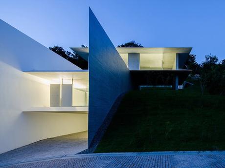 Casa Minimalista Blanca en Japon