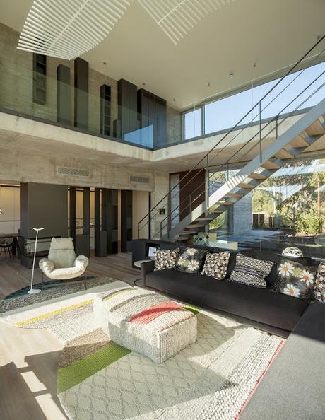 Casa de Hormigon Minimalista en Girona