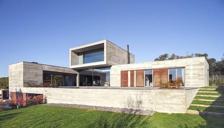 Casa de Hormigon Minimalista en Girona