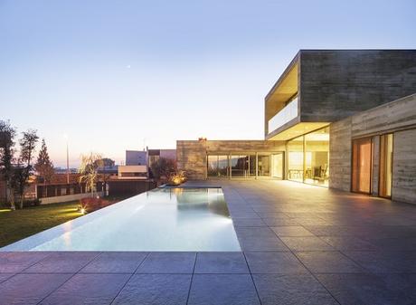 Casa de Hormigon Minimalista en Girona