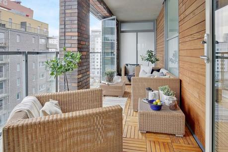 pisos suecos Piso en esquina con terraza madera terrazas diseño interiores pisos pequeños decoración terrazas decoración pisos pequeños blog decoración nórdica alquiler compra pisos intermedios 