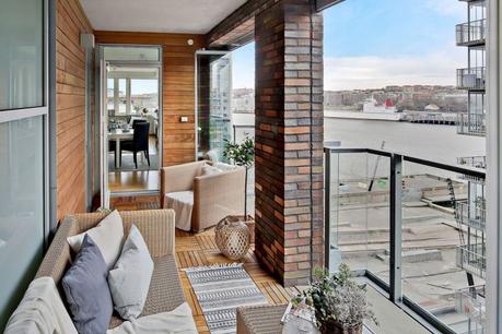 pisos suecos Piso en esquina con terraza madera terrazas diseño interiores pisos pequeños decoración terrazas decoración pisos pequeños blog decoración nórdica alquiler compra pisos intermedios 