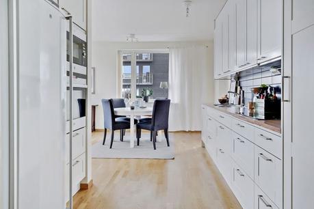pisos suecos Piso en esquina con terraza madera terrazas diseño interiores pisos pequeños decoración terrazas decoración pisos pequeños blog decoración nórdica alquiler compra pisos intermedios 