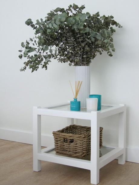 Mesita de rincón renovada con chalky finish Mesita de rincón renovada con chalky finish