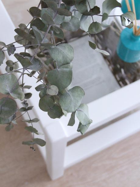 Mesita de rincón renovada con chalky finish Mesita de rincón renovada con chalky finish