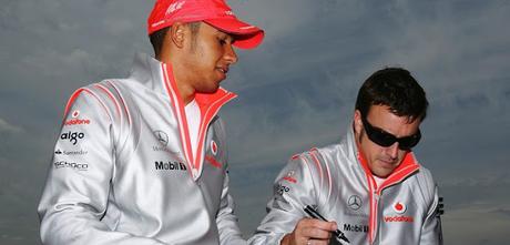 Alonso cree que Hamilton debió mirar más la telemetría de Rosberg