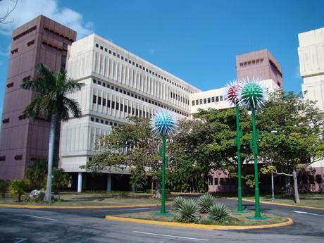 Científicos cubanos ensayan vacuna terapéutica para pacientes con VIH