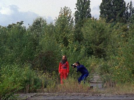 Muito Romântico, estructura, dualidad y destrucción