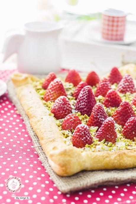 Receta fácil de Hojaldre de Fresas con Queso Crema y Pistacho