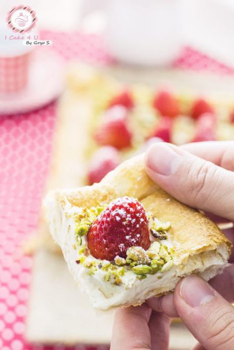 Receta fácil de Hojaldre de Fresas con Queso Crema y Pistacho