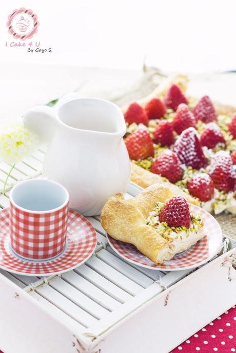 Receta fácil de Hojaldre de Fresas con Queso Crema y Pistacho