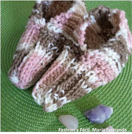 Un review de slippers tejidos con dos agujas (A knitted slippers review)