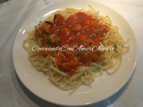 Tallarines con Gambas y Almejas