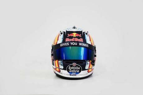 Carlos Sainz y Daniil Kvyat, presentan sus cascos para la temporada 2017 de F1