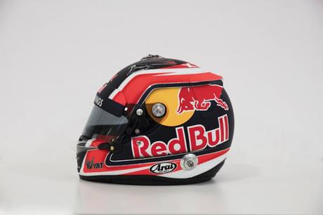 Carlos Sainz y Daniil Kvyat, presentan sus cascos para la temporada 2017 de F1