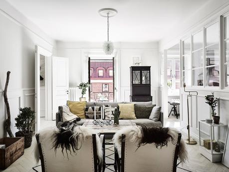 Un tercio de la vivienda para la cocina sillas thonet 209 pisos con paredes de cristal piso sueco gran mesa comedor decoración interiores cocina grande piso pequeño casas amplias para dos blog decoración nórdica 