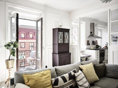 Un tercio de la vivienda para la cocina sillas thonet 209 pisos con paredes de cristal piso sueco gran mesa comedor decoración interiores cocina grande piso pequeño casas amplias para dos blog decoración nórdica 