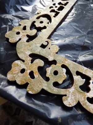 Con un marco calado.....