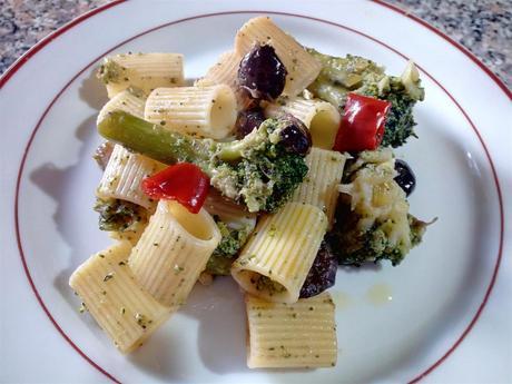 Pasta con brócoli y anchoas - Mezze maniche con broccoli e acciughe - Broccoli and anchovies pasta