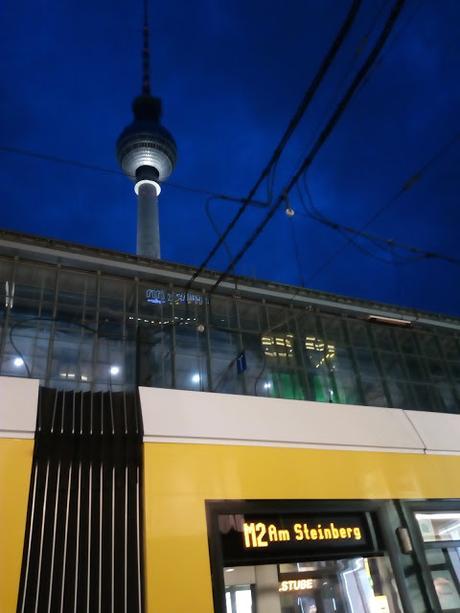 CÓMO MOVERSE EN BERLIN CÓMO MOVERSE EN BERLIN