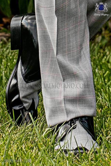 http://www.comercialmoyano.com/es/2861-zapatos-combinados-negro-y-principe-de-gales-con-motivo-rosa-98019-5411-7280-ottavio-nuccio-gala.html